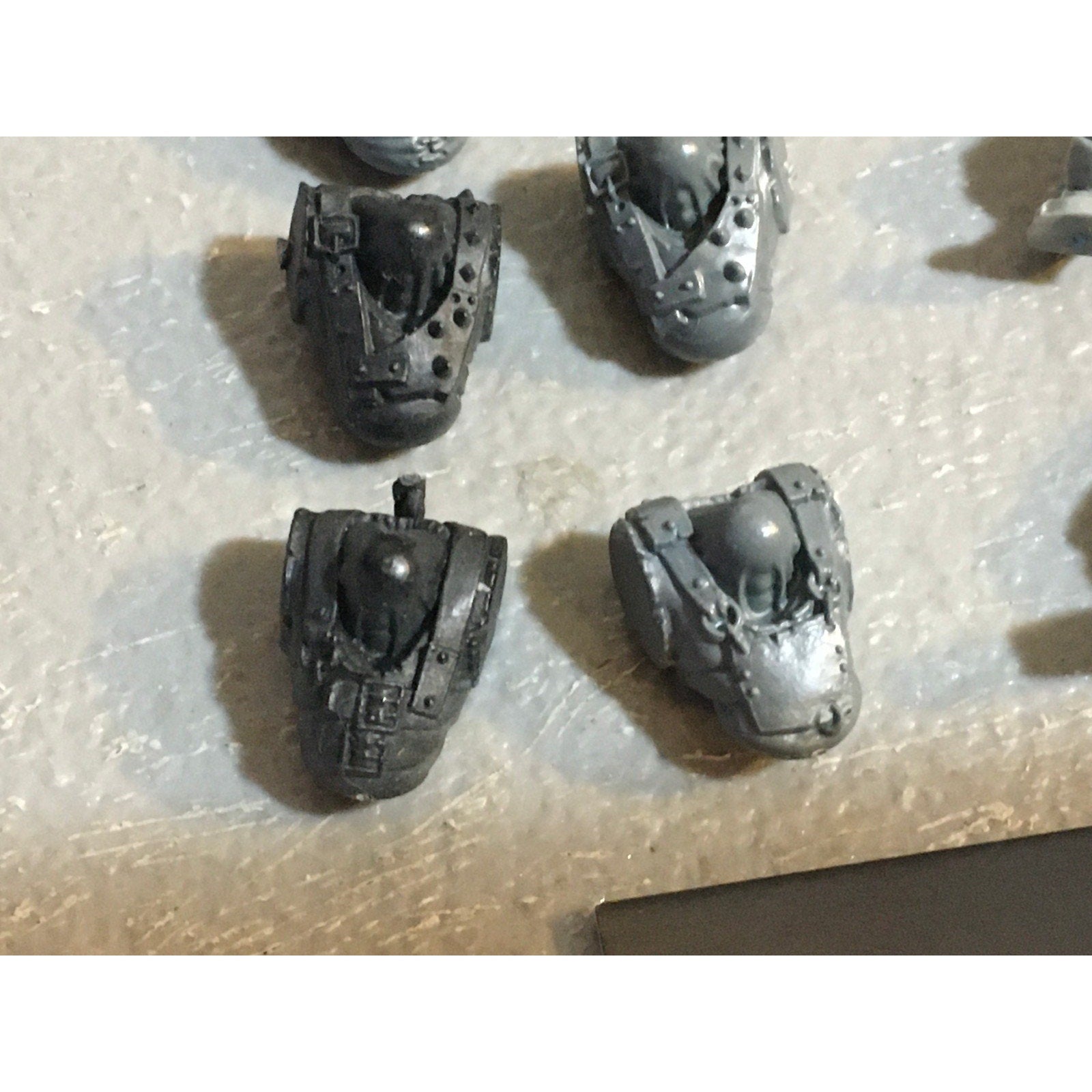 A33561 WARHAMMER 40K SPACE ORKS BITS LOT TORSO CHEST LEGS GW GAMES WORKSHOP