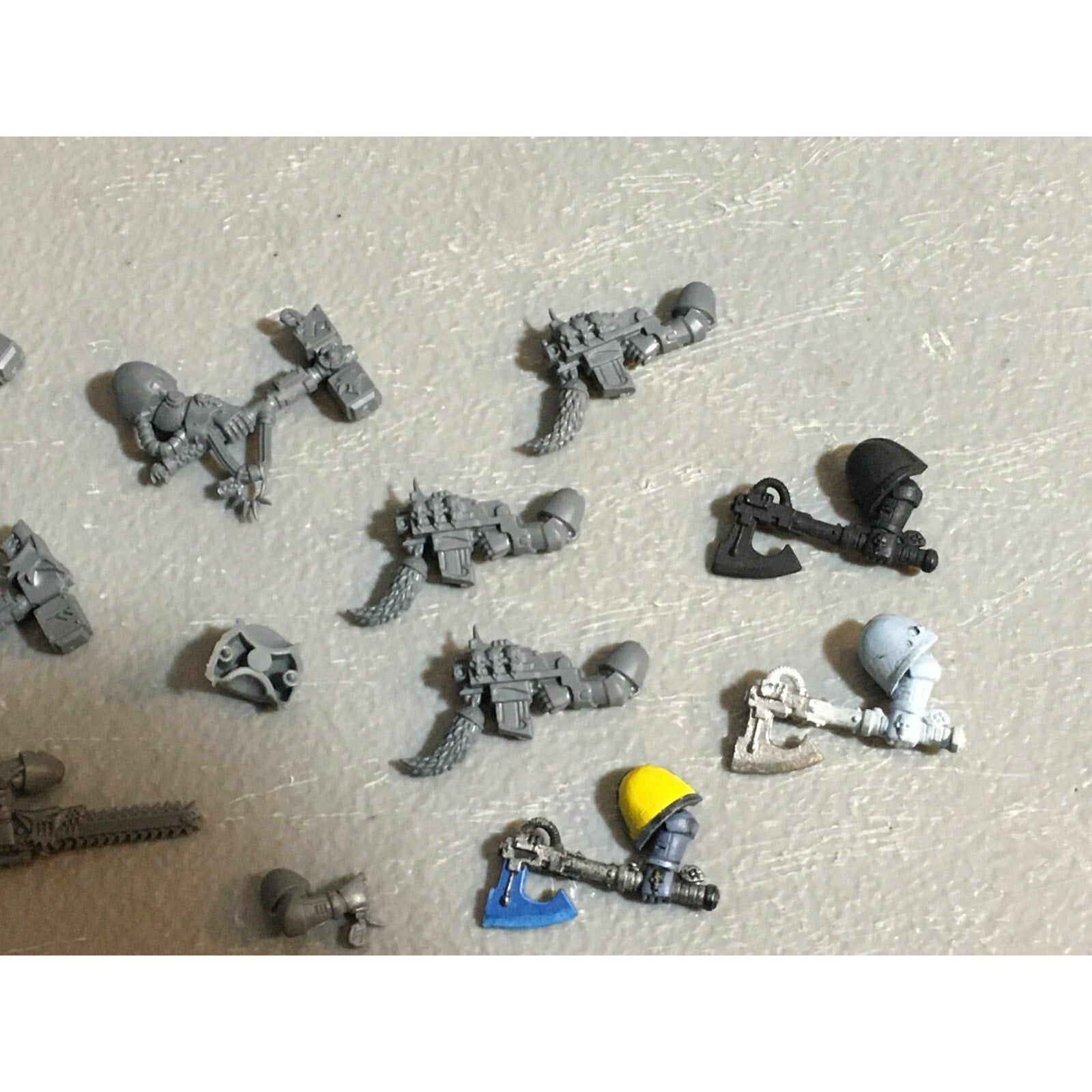 A22994 WARHAMMER 40K SPACE MARINES WOLVES BITS LOT MIXED STORM THUNDER GW