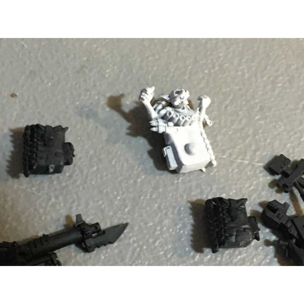 A33568 WARHAMMER 40K SPACE ORKS BITS LOT LOOTAS GUN BACKPACK GW GAMES WORKSHOP