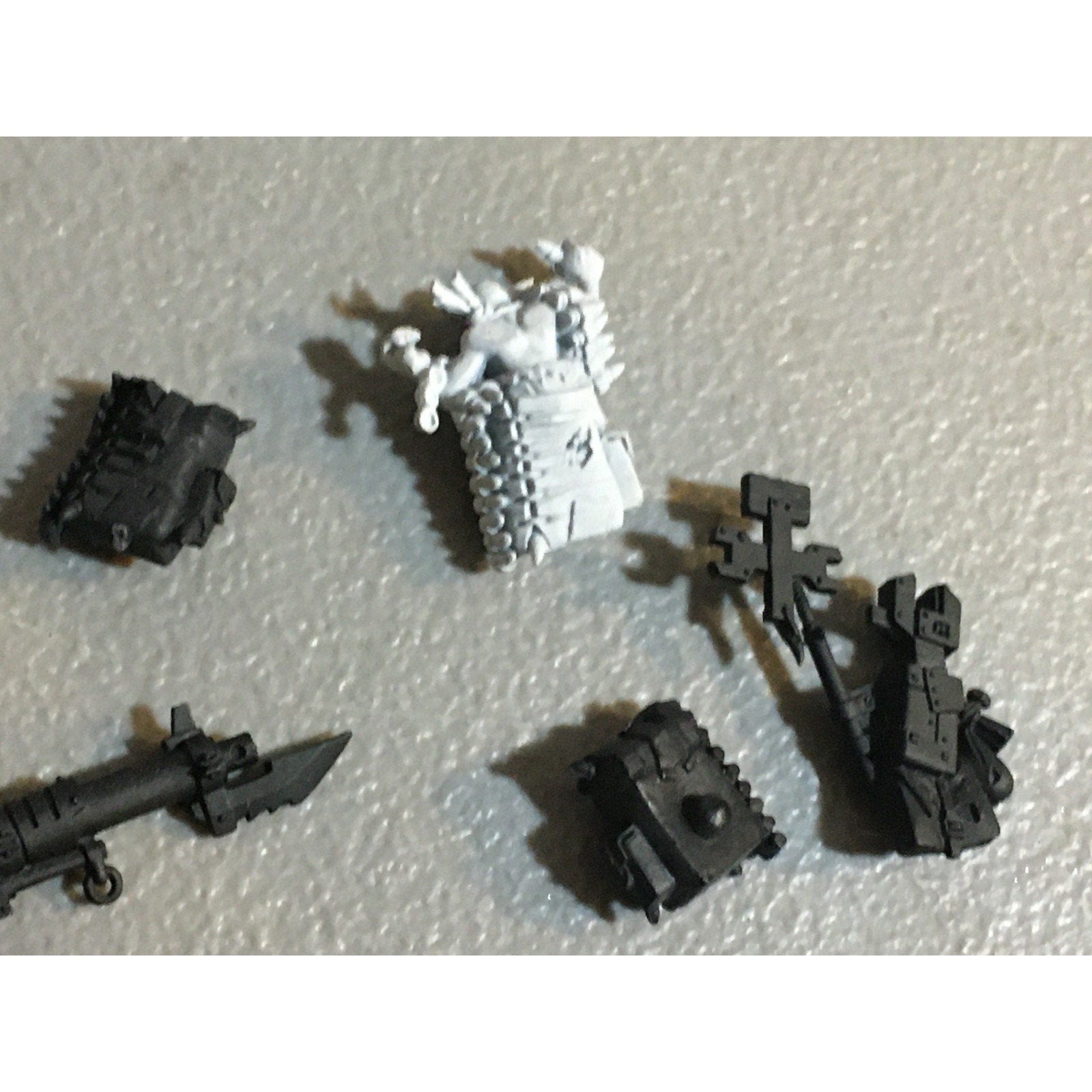 A33568 WARHAMMER 40K SPACE ORKS BITS LOT LOOTAS GUN BACKPACK GW GAMES WORKSHOP