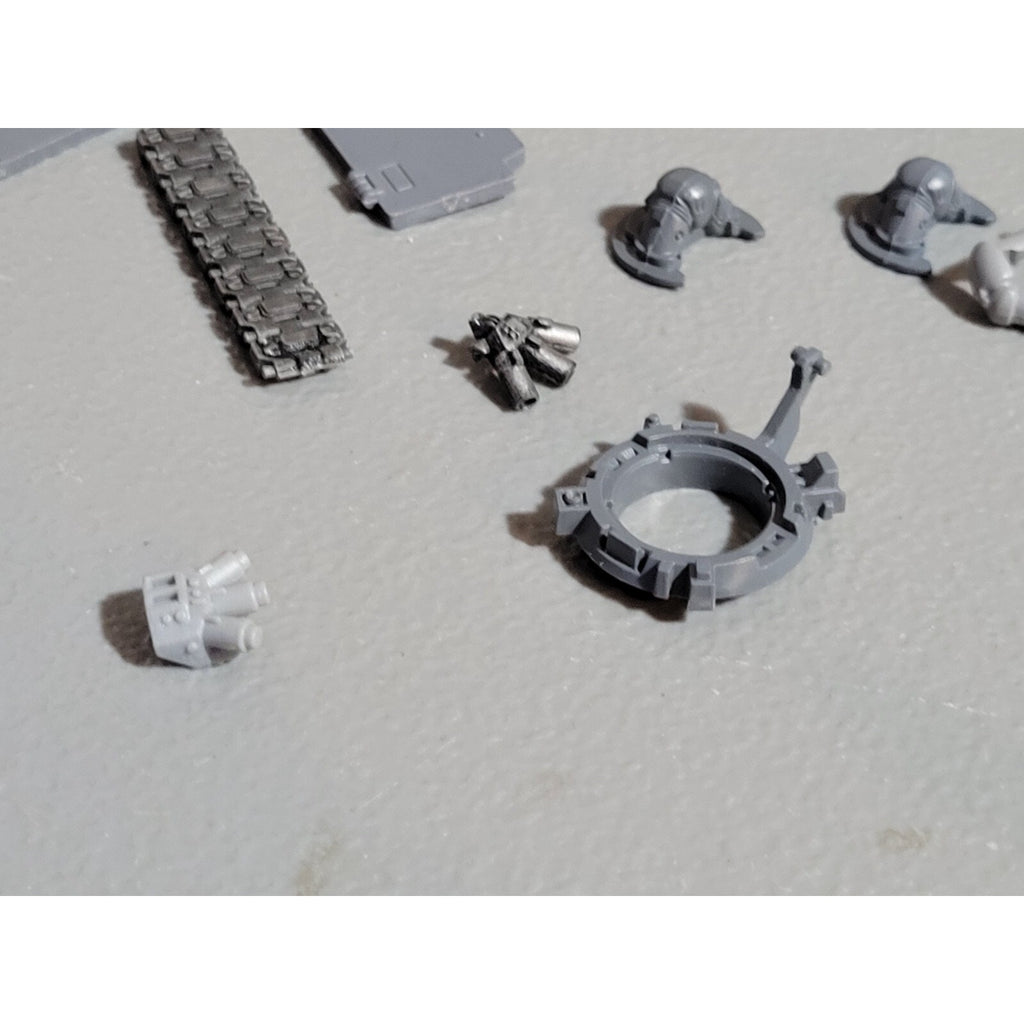 A18905 WARHAMMER 40K SPACE MARINES BITS LOT TANK VEHICLE RHINO RAZORBACK PRED