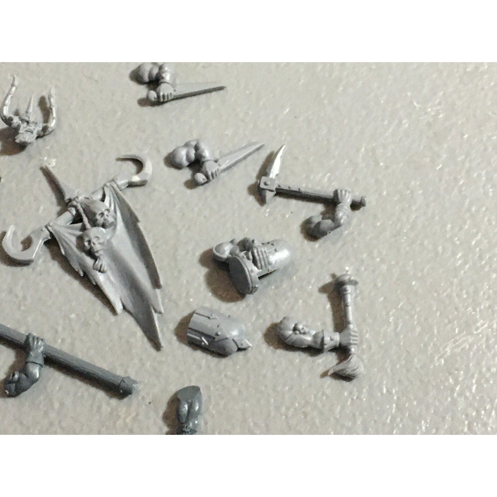 A22190 WARHAMMER FANTASY CHAOS MORTALS BITS LOT MIXED MARAUDER COMMAND & ARMS GW