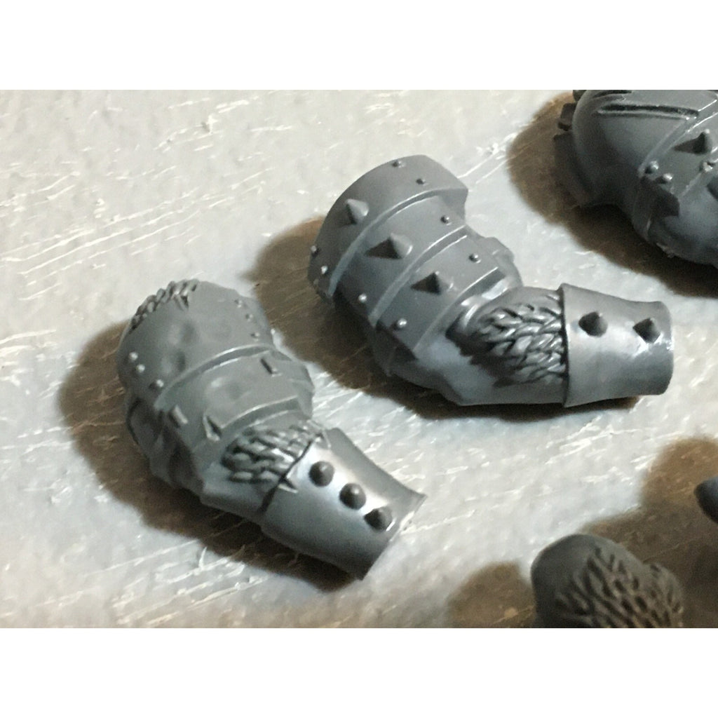 A23168 WARHAMMER FANTASY CHAOS BEASTMEN BITS LOT MINOTAUR ARMS GW GAMES WORKSHOP