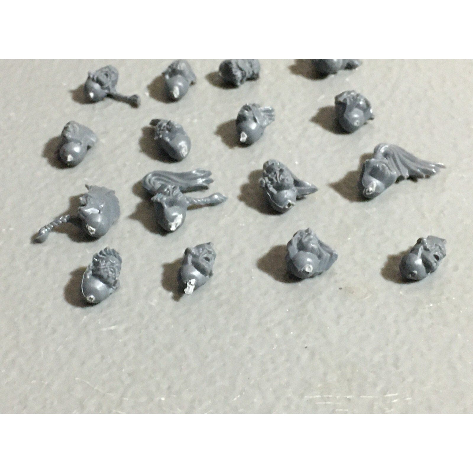 A22547 WARHAMMER 40K SPACE MARINES WOLVES BITS LOT HEADS GAMES WORKSHOP GW