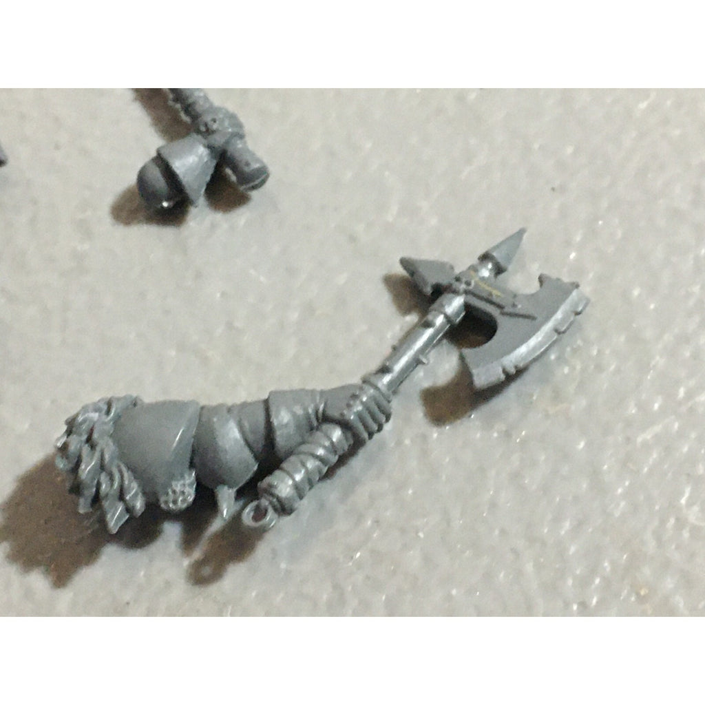 A22213 WARHAMMER FANTASY CHAOS MORTALS BITS LOT AXE HANDS GAMES WORKSHOP