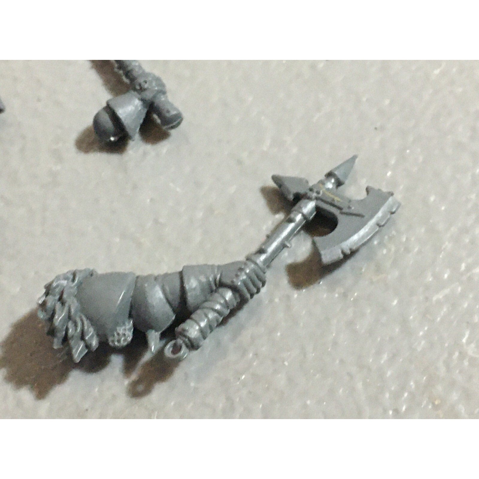 A22213 WARHAMMER FANTASY CHAOS MORTALS BITS LOT AXE HANDS GAMES WORKSHOP