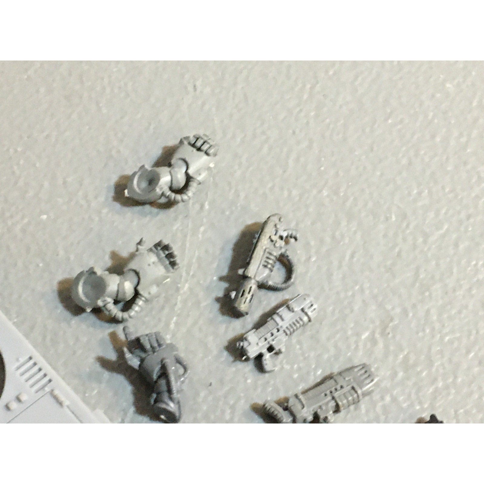 A25111 WARHAMMER 40K SPACE MARINES BITS LOT POWERFIST GUNS BACKPACK GW