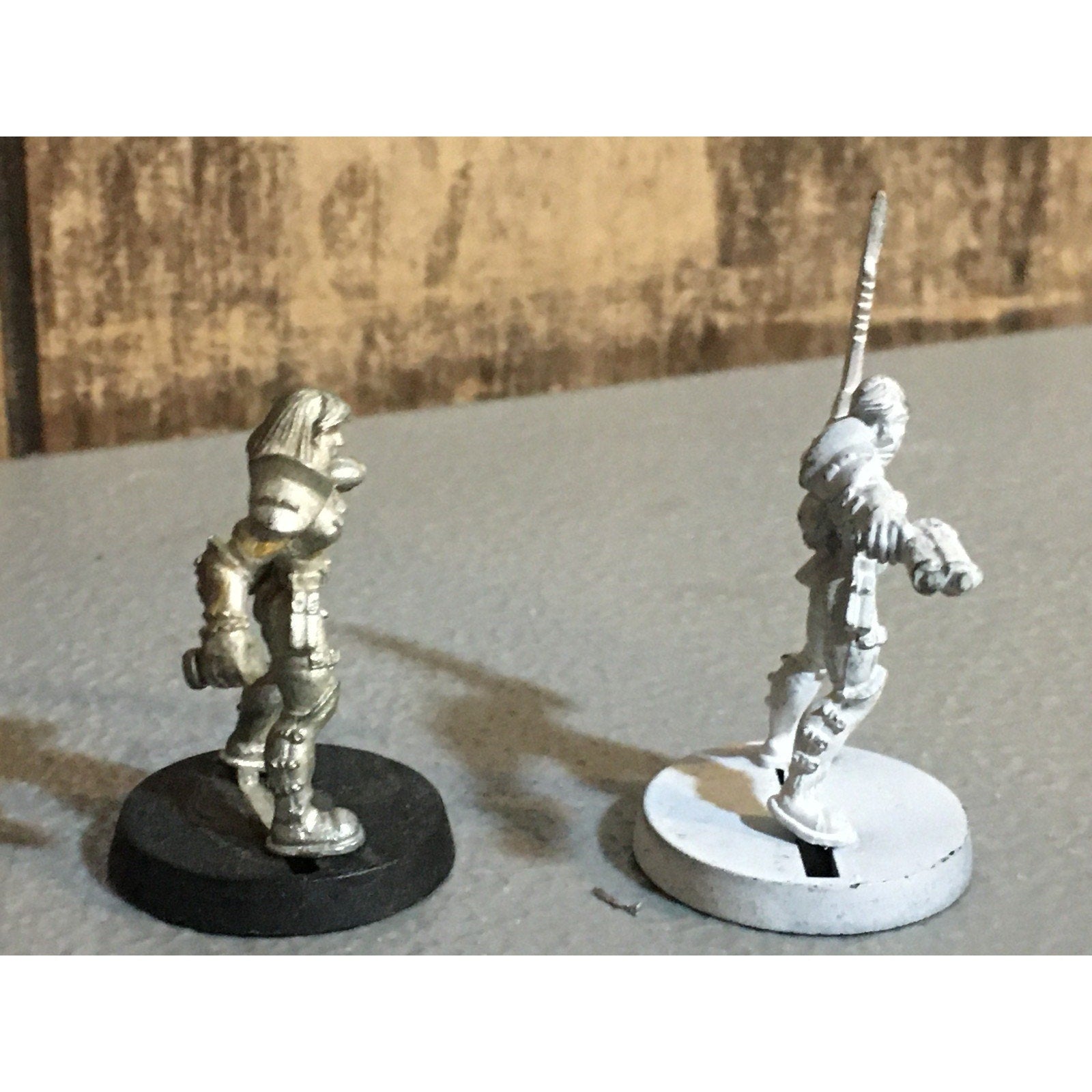 A30057 UNKNOWN METAL TABLE TOP SCI-FI FEMALE SOLDIER 1 MISS ARM WAR GAMES METAL