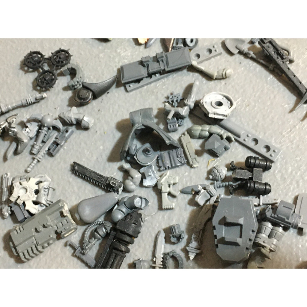 A23485 WARHAMMER 40K BITS LOT MIXED VEHICLE TANK WEAPON GAMES WORKSHOP GW