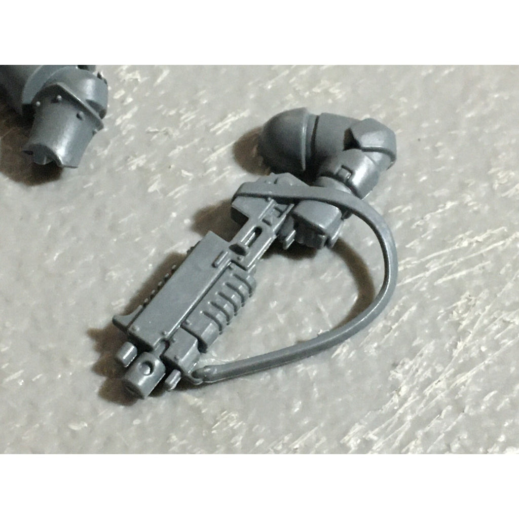 A22267 WARHAMMER 40K SPACE MARINES BITS LOT BOLTERS ARMS GAMES WORKSHOP GW