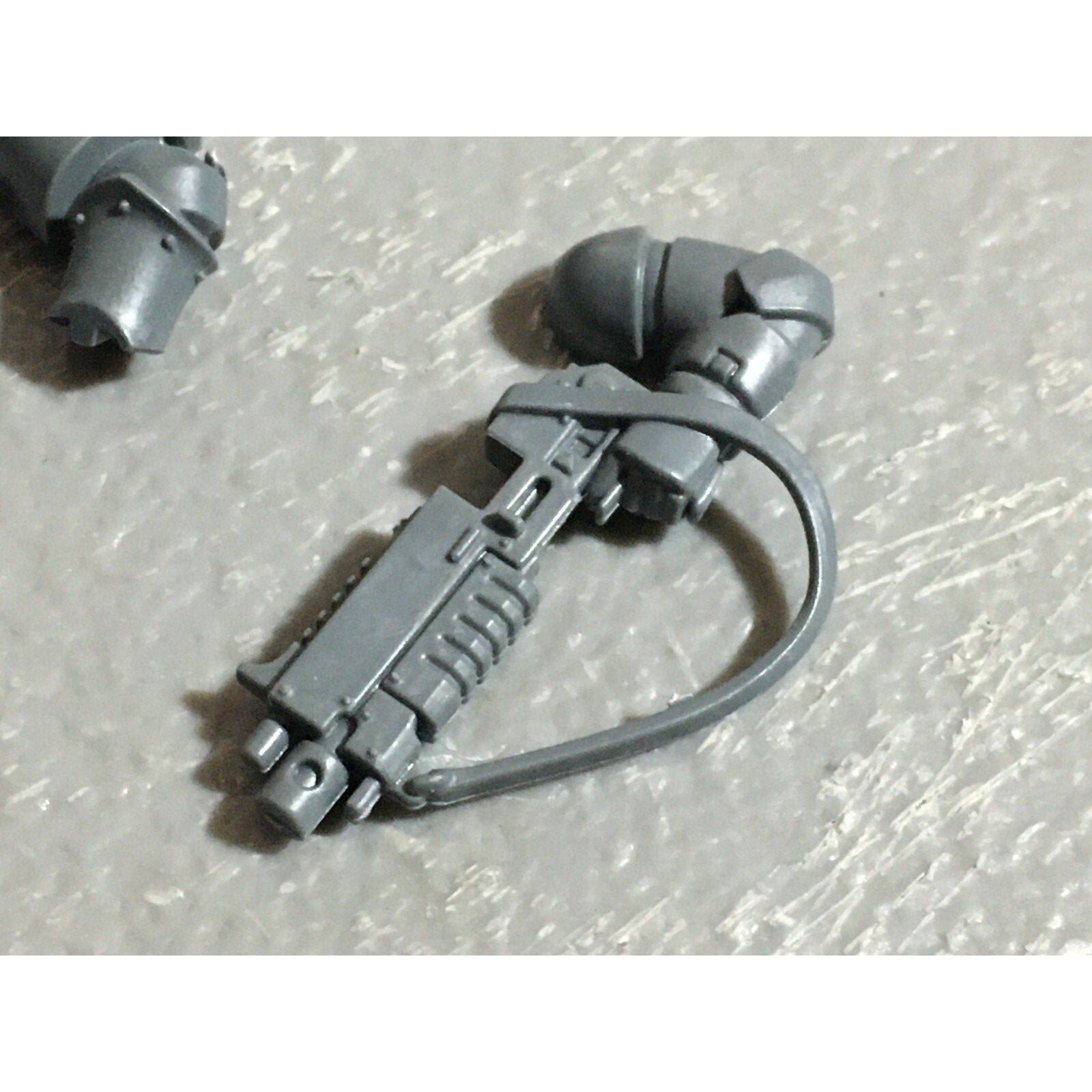 A22267 WARHAMMER 40K SPACE MARINES BITS LOT BOLTERS ARMS GAMES WORKSHOP GW