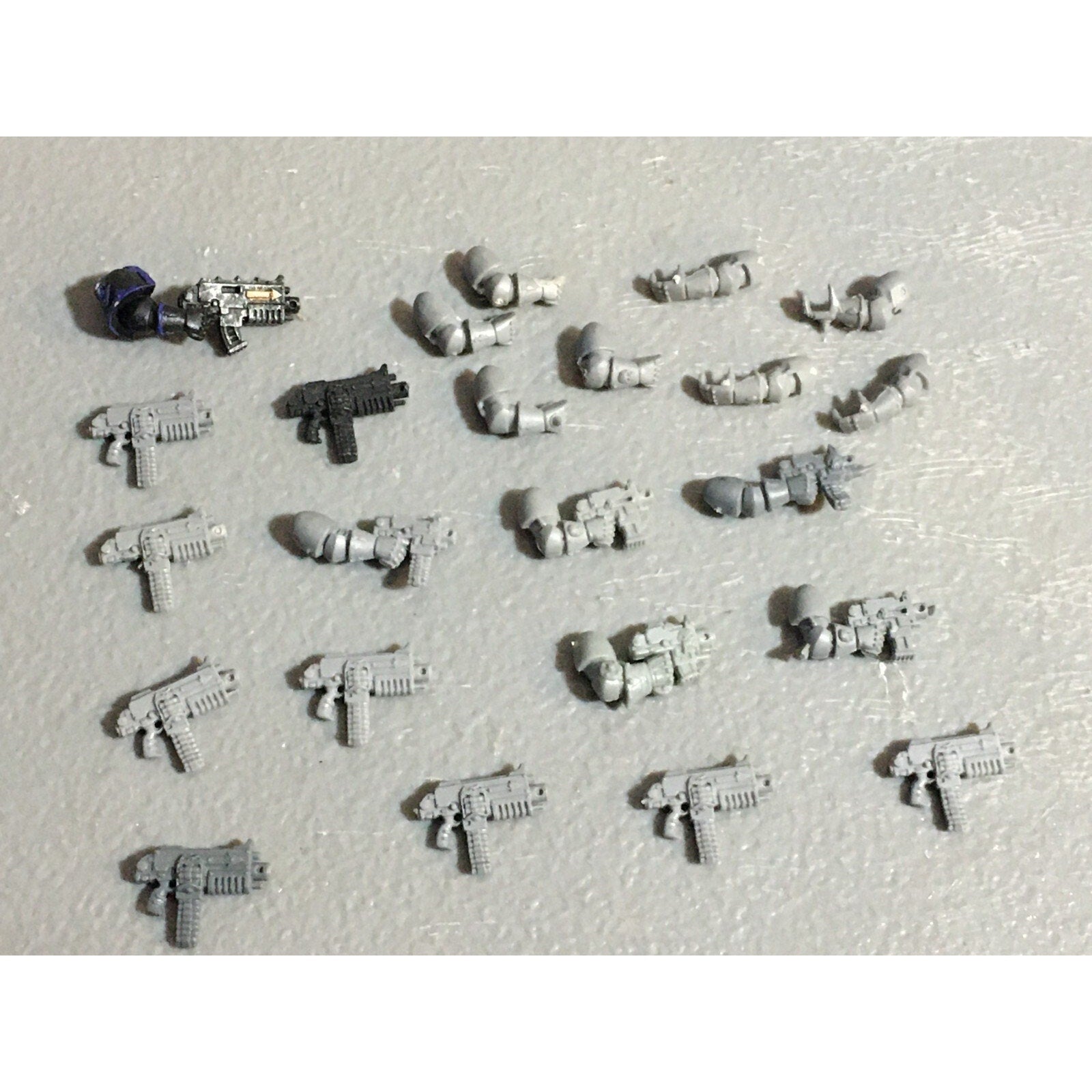 A22976 WARHAMMER 40K CHAOS SPACE MARINES BITS LOT ARMS BOLTERS GAMES WORKSHOP GW