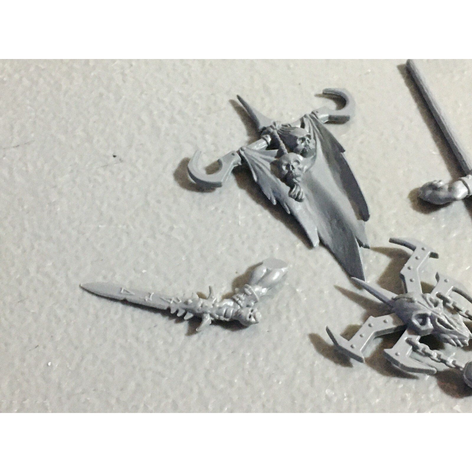 A22191 WARHAMMER FANTASY CHAOS MORTALS BITS LOT MIXED MARAUDER COMMAND & ARMS GW