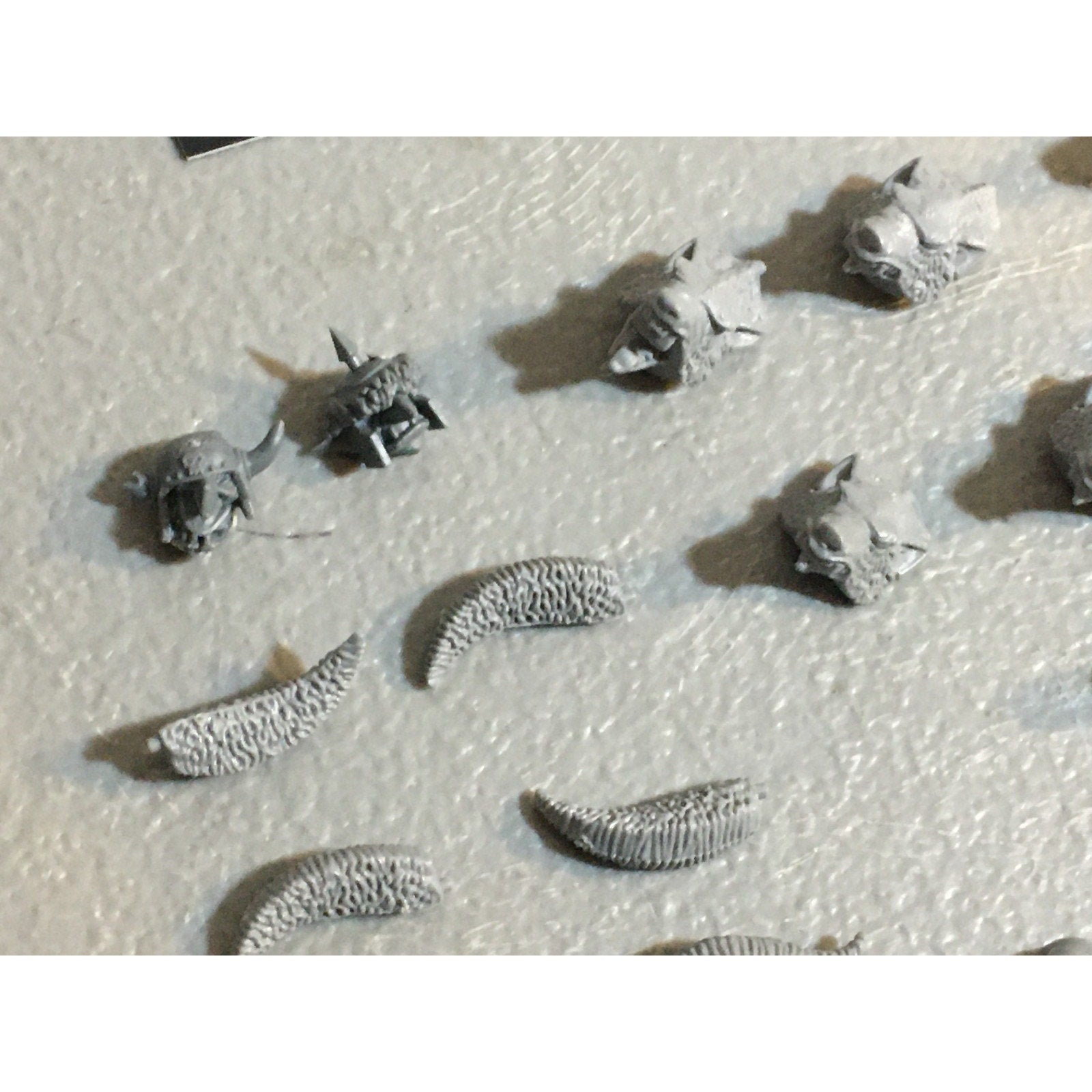 A33599 WARHAMMER FANTASY OLD WORLD ORCS GOBLINS BITS LOT WOLF NIGHT BULLY GW
