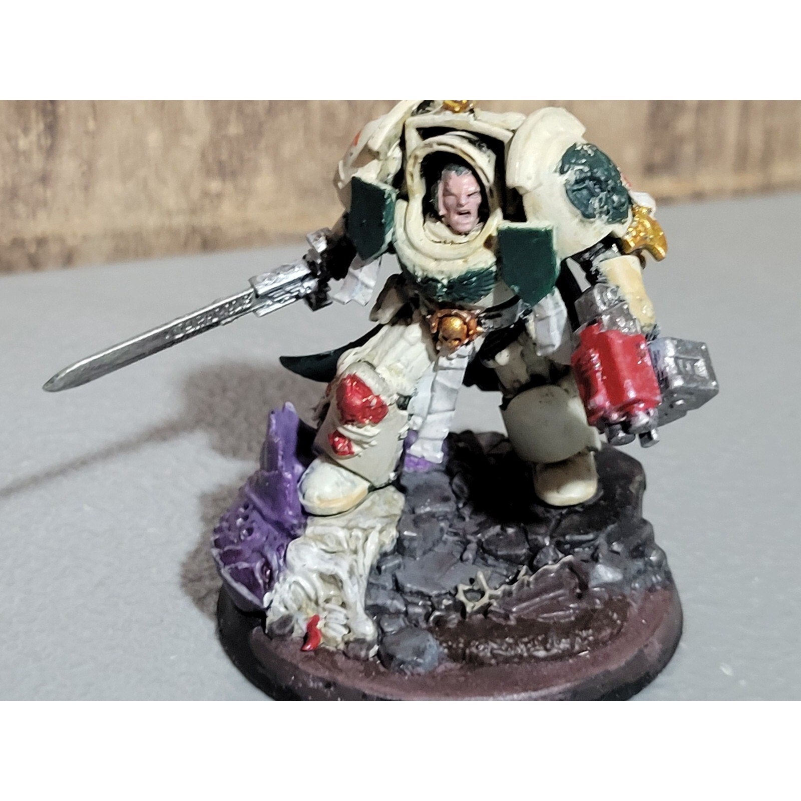 A18345 WARHAMMER 40K SPACE MARINES TERMINATOR CAPTAIN MAG BASE