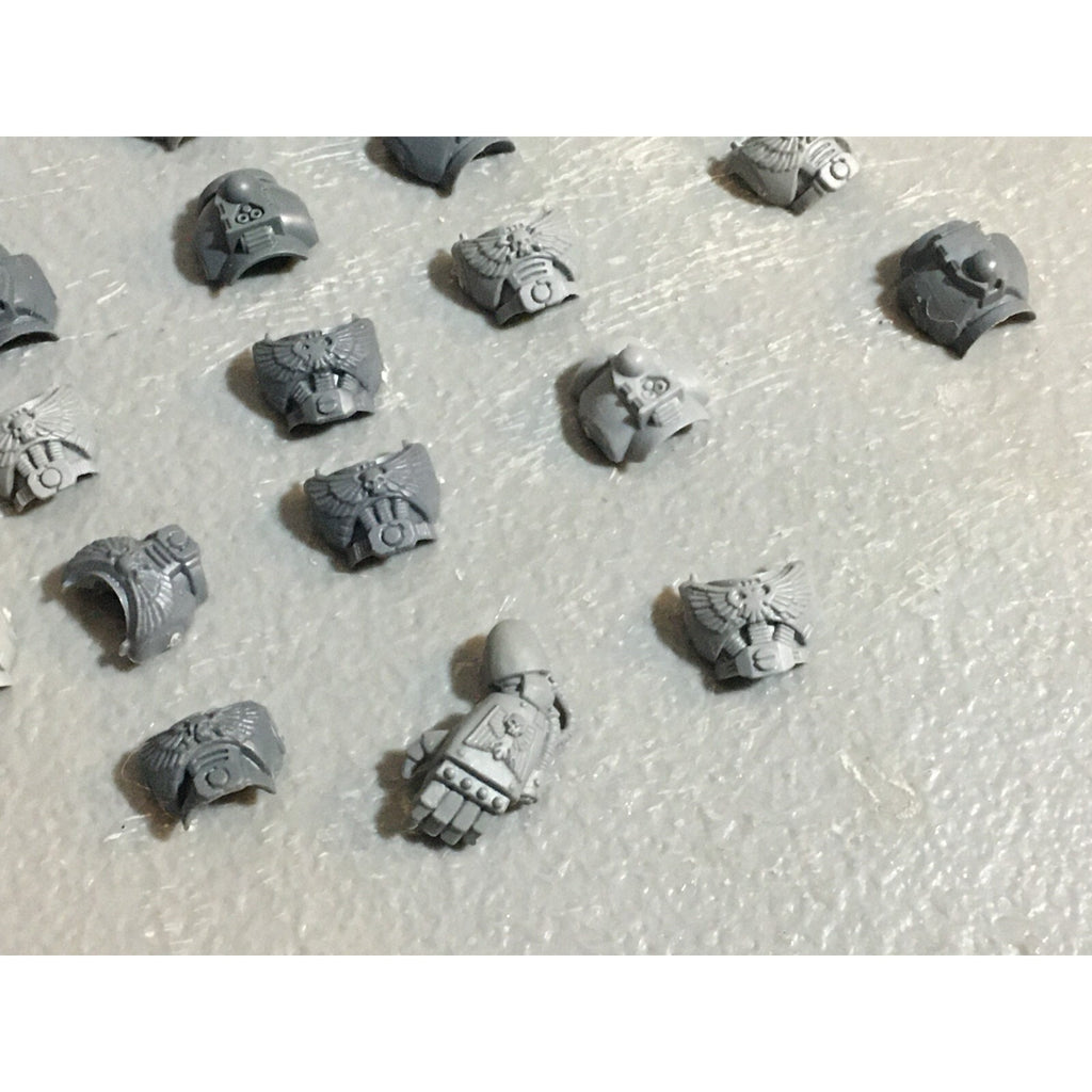 A22927 WARHAMMER 40K SPACE MARINES BITS LOT TORSOS FRONT BACK GAMES WORKSHOP GW