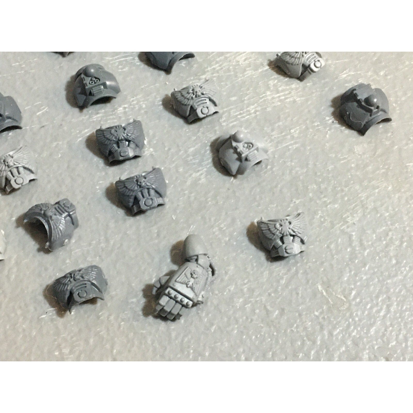A22927 WARHAMMER 40K SPACE MARINES BITS LOT TORSOS FRONT BACK GAMES WORKSHOP GW