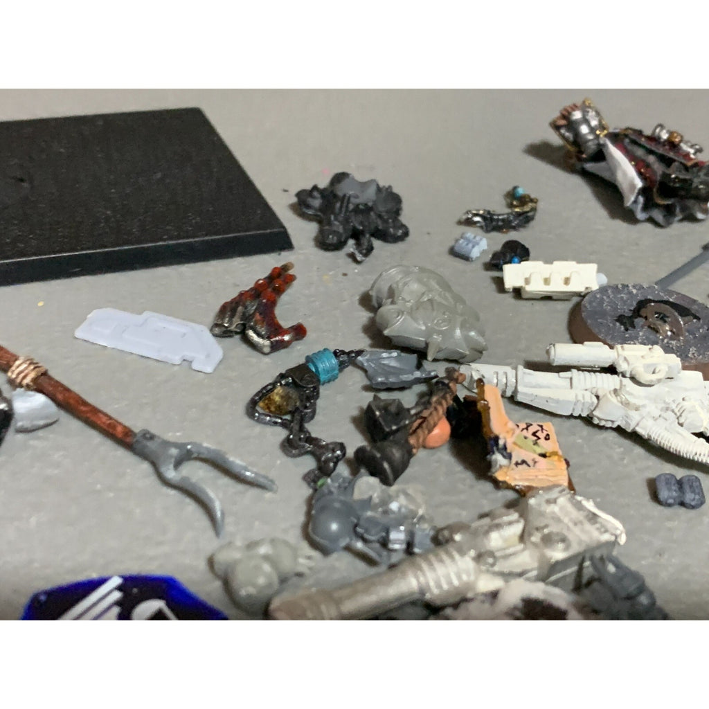 A17864 WARHAMMER FANTASY 40K MIXED RANDOM BITS LOT