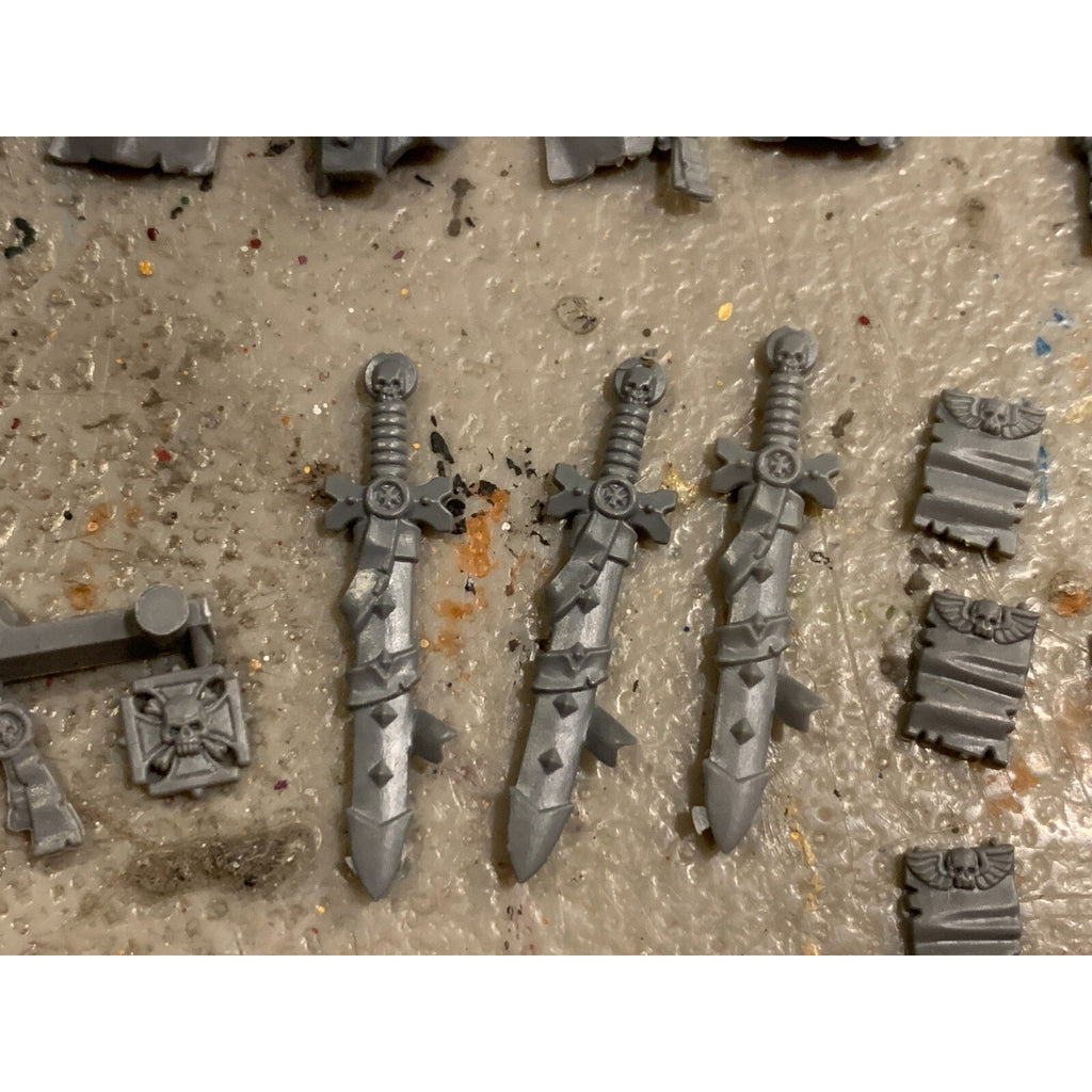 A23192 WARHAMMER 40K SPACE MARINES BITS LOT BLACK TEMPLARS OATHS SHIELD SWORD