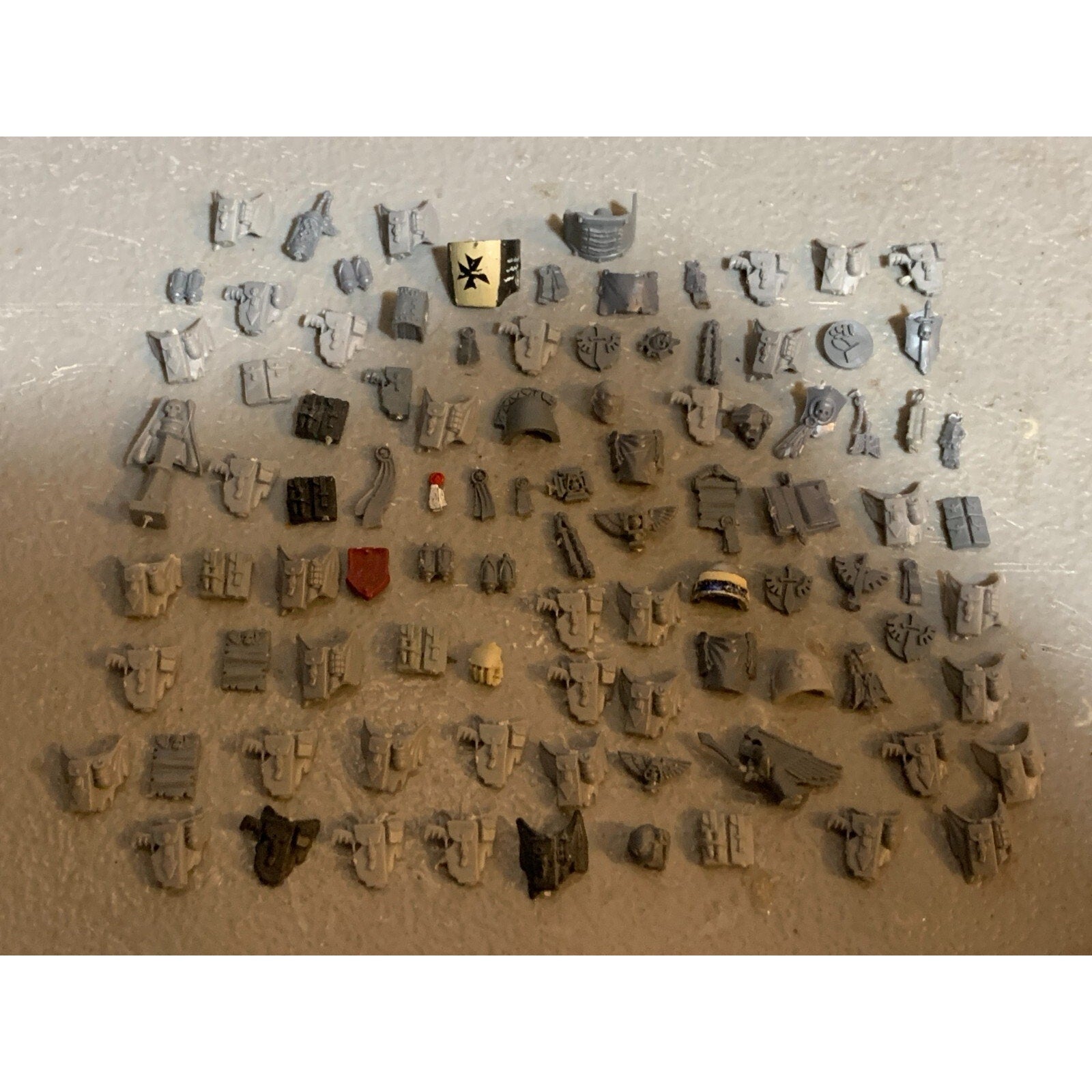 A23319 WARHAMMER 40K SPACE MARINES BITS LOT GUN HOLSTERS HIP ACCESSORIES GW