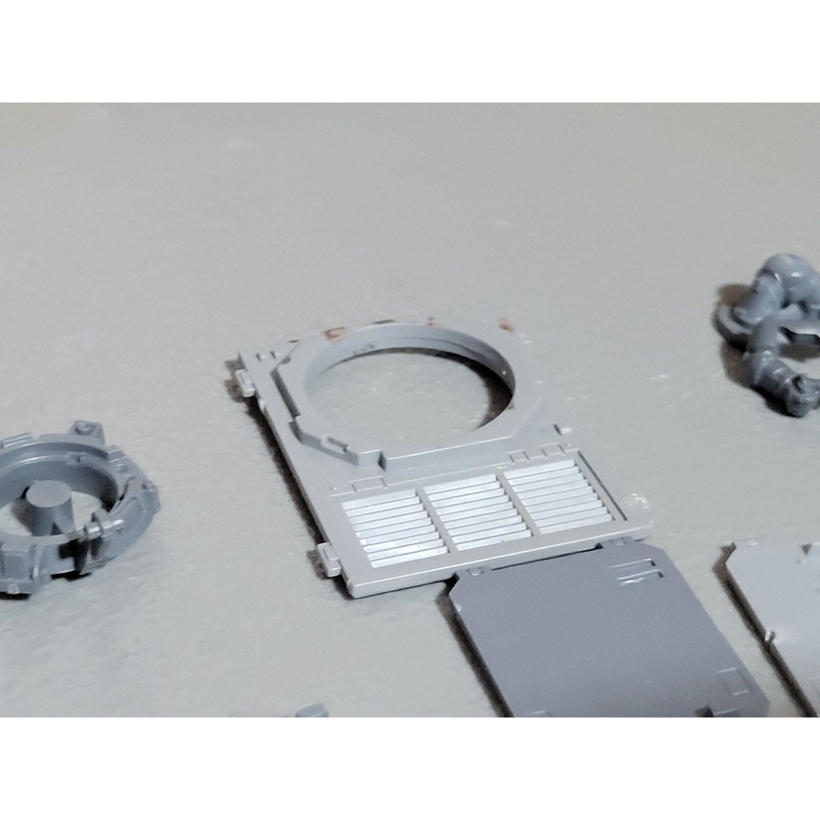 A18904 WARHAMMER 40K SPACE MARINES BITS LOT TANK VEHICLE RHINO RAZORBACK PRED