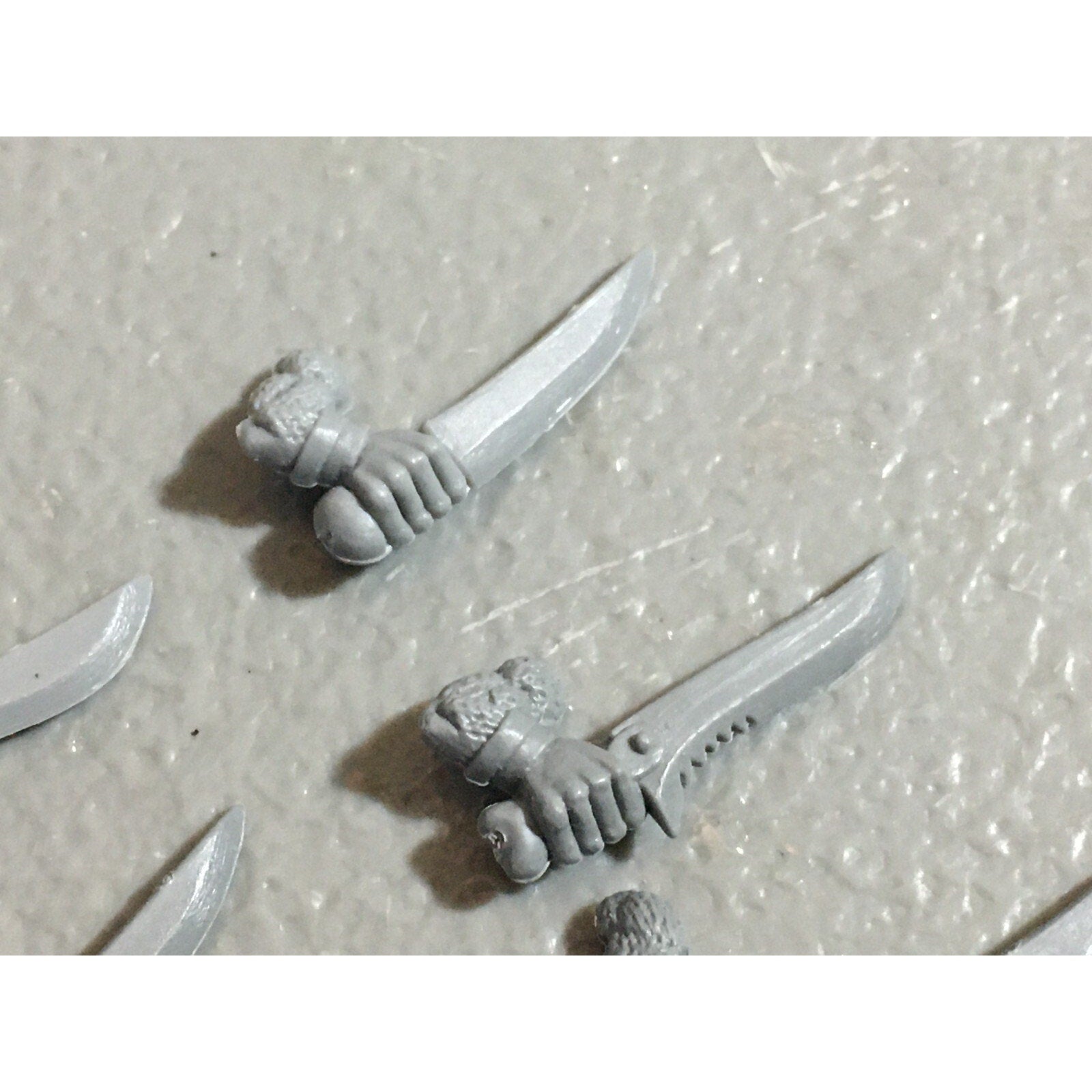 A22297 WARHAMMER FANTASY SKAVEN BITS LOT SWORD ARMS GAMES WORKSHOP GW