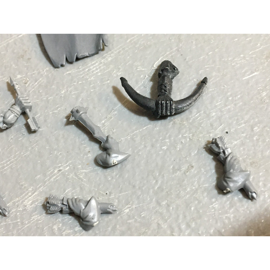 A23434 WARHAMMER FANTASY ORCS & GOBLINS BITS LOT MIXED ARM BANNER KNIFE GW