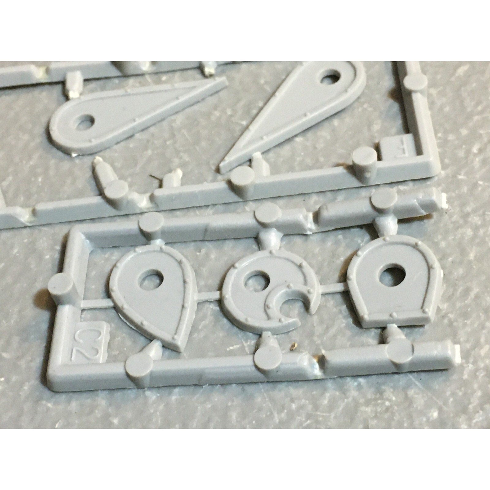 A23528 WARHAMMER FANTASY MARAUDER OOP GOBLIN & FIGHTER SHIELDS BITS LOT GW