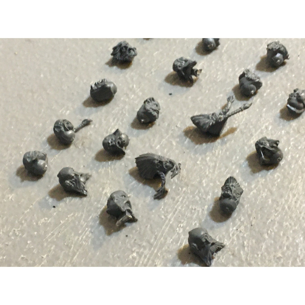 A31433 WARHAMMER 40K SPACE MARINES WOLVES BITS LOT HEADS GREY BLOOD GW