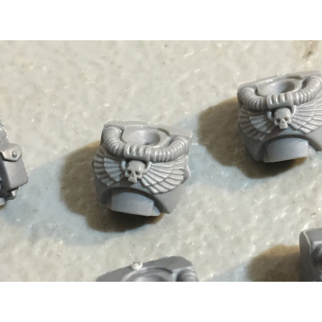 A33845 WARHAMMER 40K SPACE MARINES BITS LOT SCOUTS TORSO CHEST GW