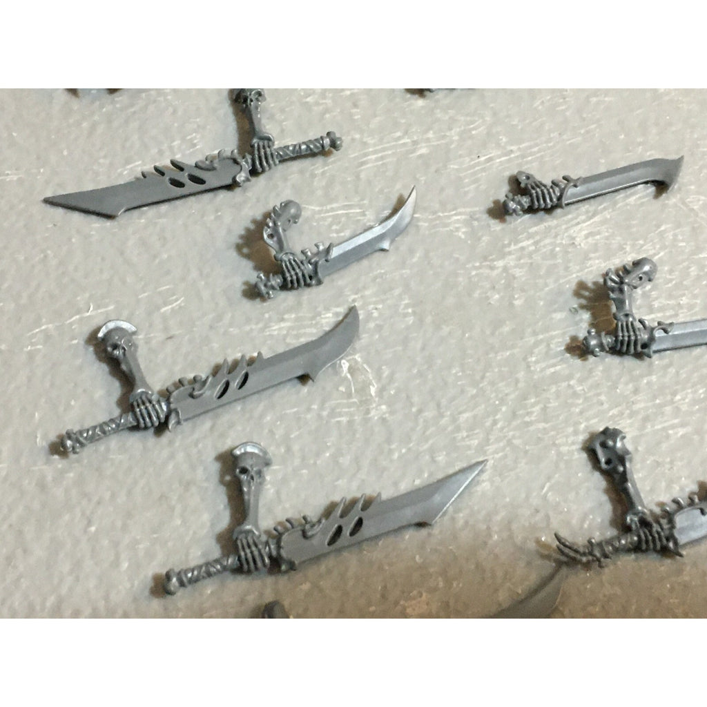 A23228 WARHAMMER FANTASY AOS TOMB KINGS OSSIARCH BITS LOT SWORDS SHIELDS GW