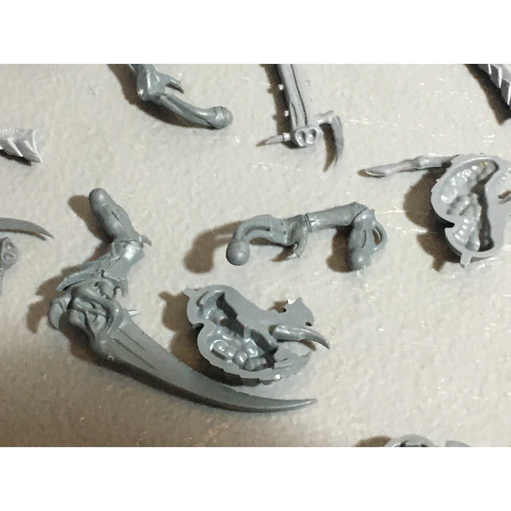 A22313 WARHAMMER 40K TYRANIDS BITS LOT MIXED GAMES WORKSHOP GW