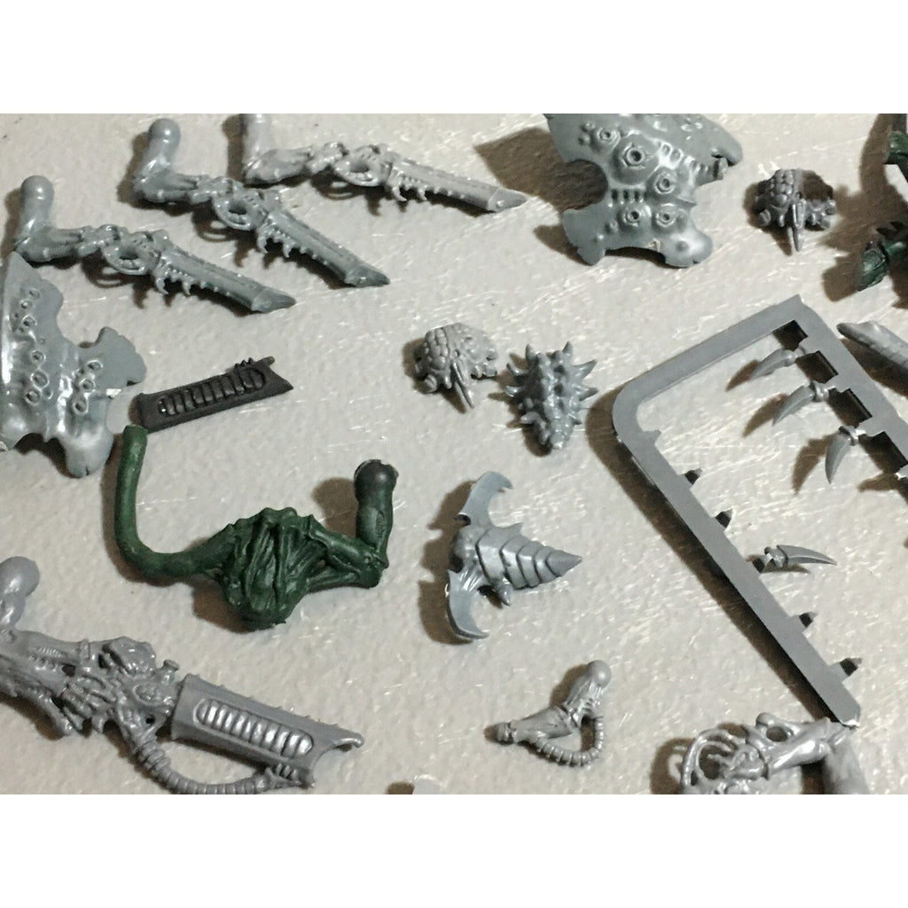 A22319 WARHAMMER 40K TYRANIDS BITS LOT MIXED GAMES WORKSHOP GW
