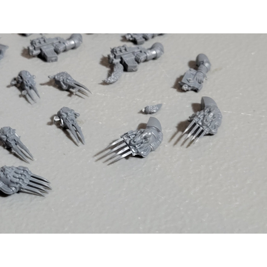 A18452 WARHAMMER 40K SPACE MARINES WOLVES BITS LOT PLASMA POWER SHOULDER HAMMER