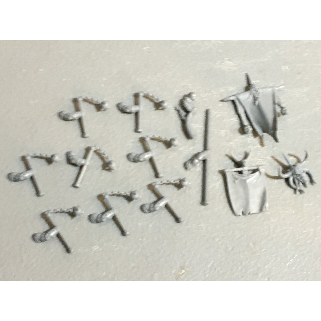A23130 WARHAMMER FANTASY CHAOS BEASTMEN BITS LOT GORS BANNERS ARMS GW