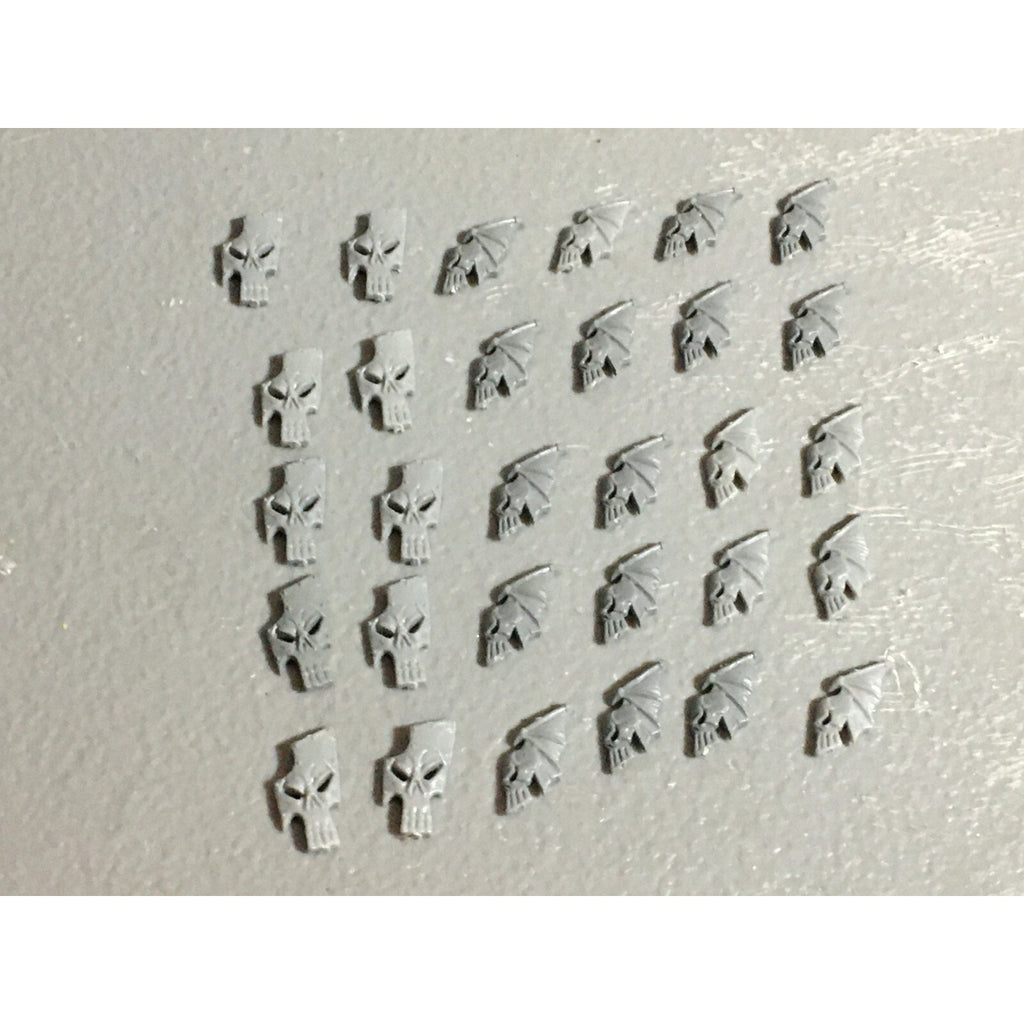 A22067 WARHAMMER FANTASY DARK ELVES BITS LOT SHIELD ICONS GAMES WORKSHOP GW