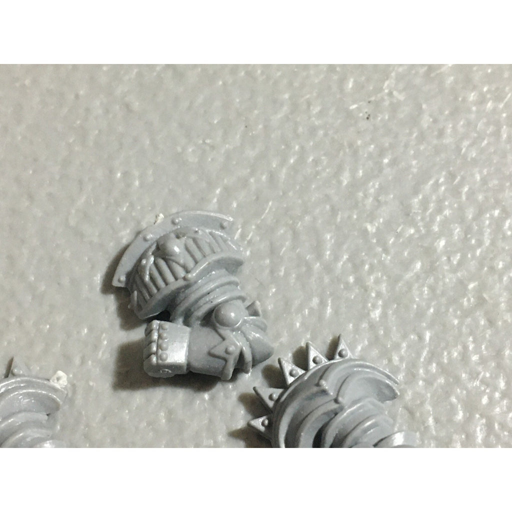 A22717 WARHAMMER FANTASY CHAOS MORTALS WARRIORS BITS LOT OOP SHIELD ARMS GW