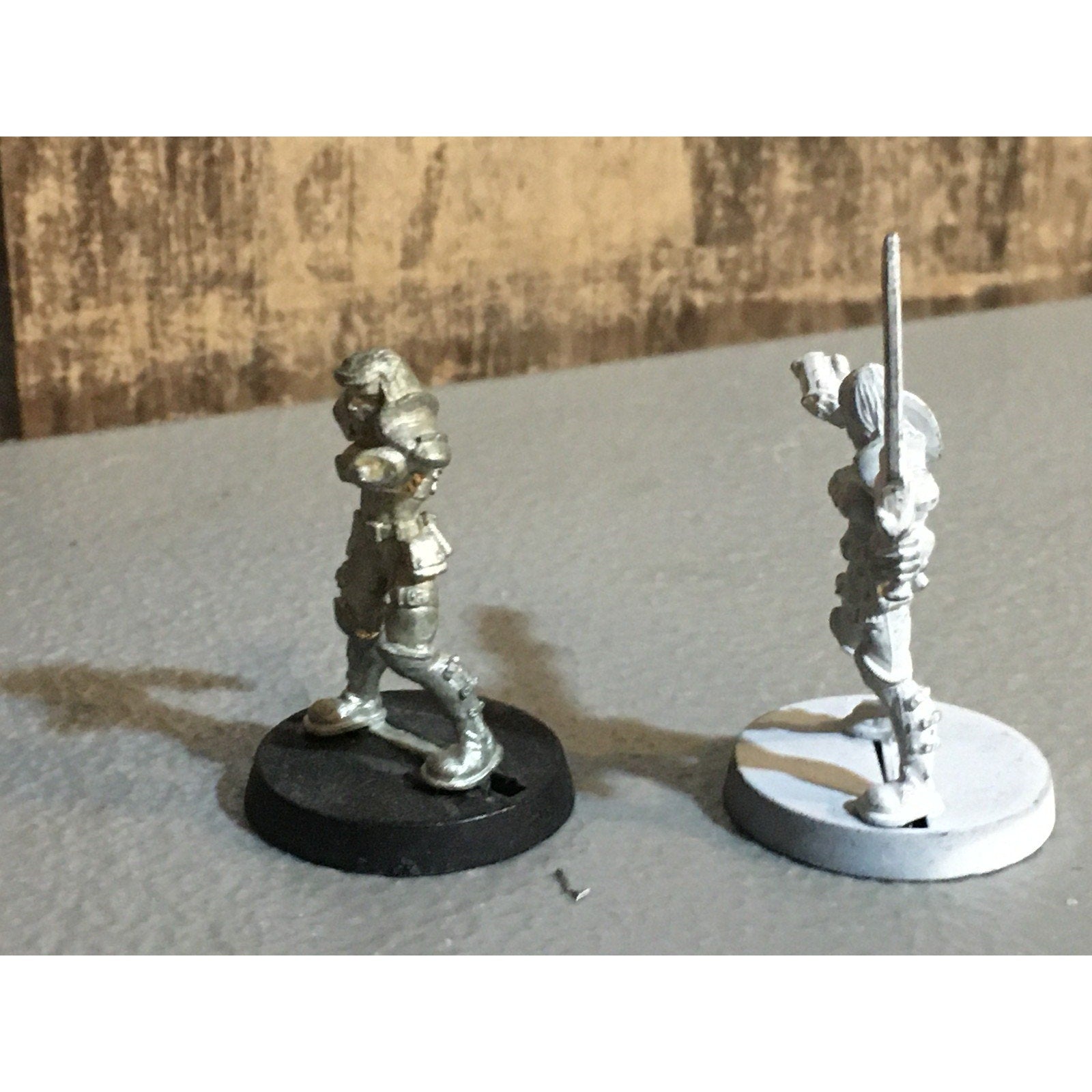 A30057 UNKNOWN METAL TABLE TOP SCI-FI FEMALE SOLDIER 1 MISS ARM WAR GAMES METAL