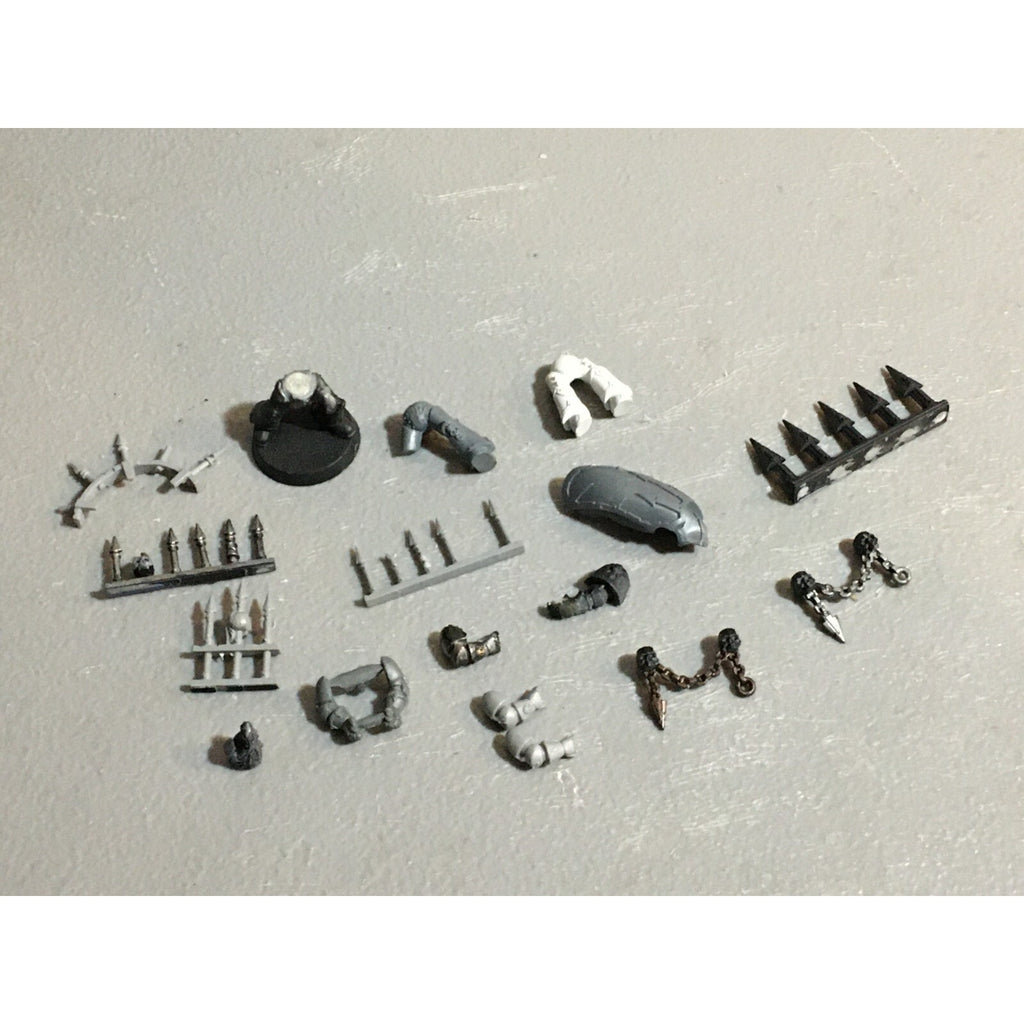 A23244 WARHAMMER 40K CHAOS SPACE MARINES BITS LOT VEHICLE SPIKES LEGS ARMS GW