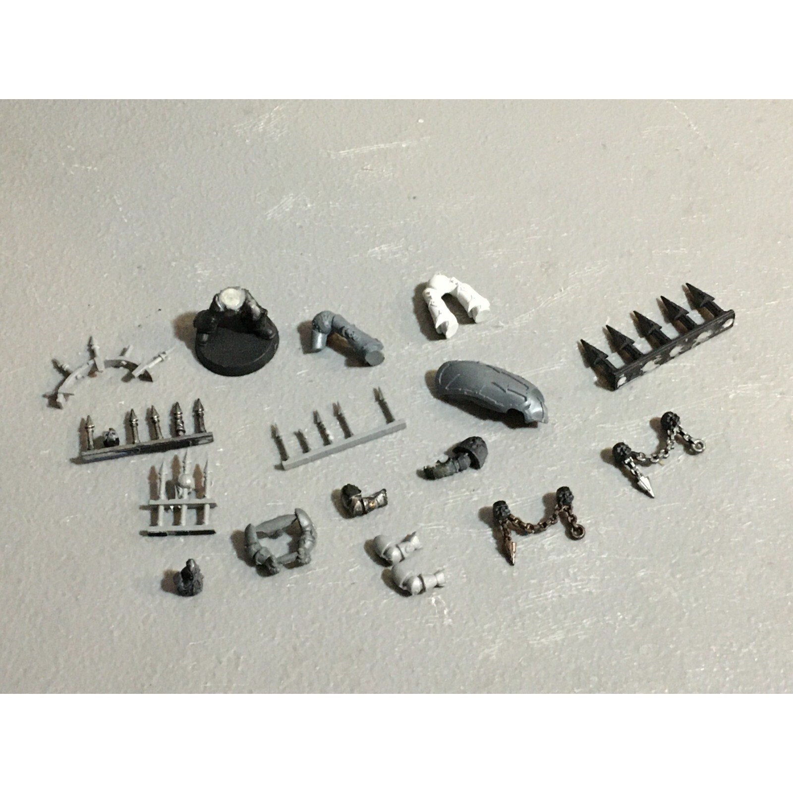 A23244 WARHAMMER 40K CHAOS SPACE MARINES BITS LOT VEHICLE SPIKES LEGS ARMS GW