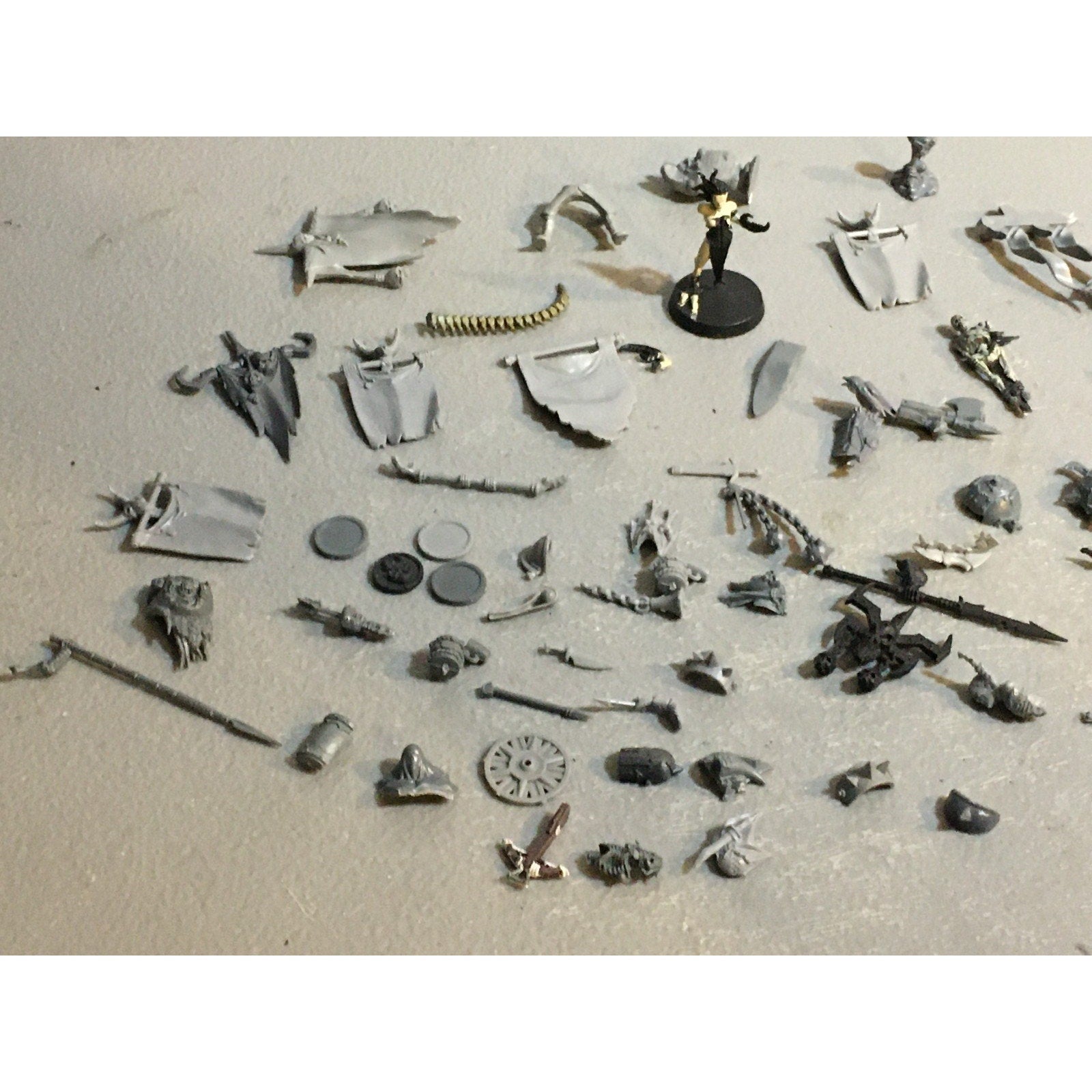 A29619 WARHAMMER FANTASY AOS MIXED BITS LOT BANNER SHIELD CLOAK GW