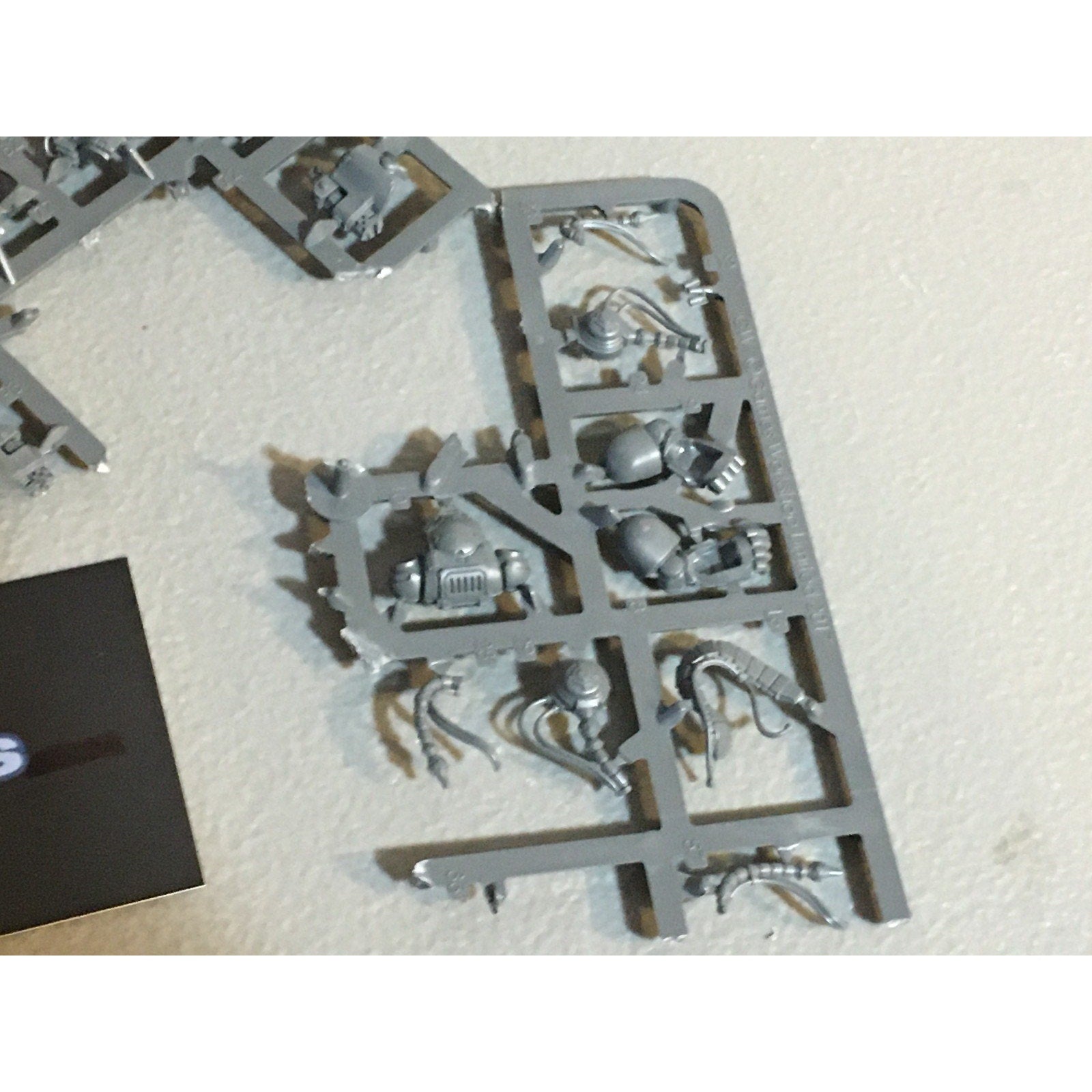 A33673 WARHAMMER 40K SPACE MARINES BITS ON SPRUE LOT PRIMARIS GW GAMES WORKSHOP