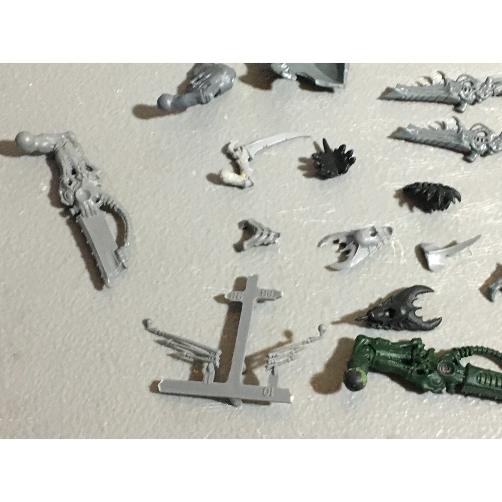 A22320 WARHAMMER 40K TYRANIDS BITS LOT MIXED GAMES WORKSHOP GW