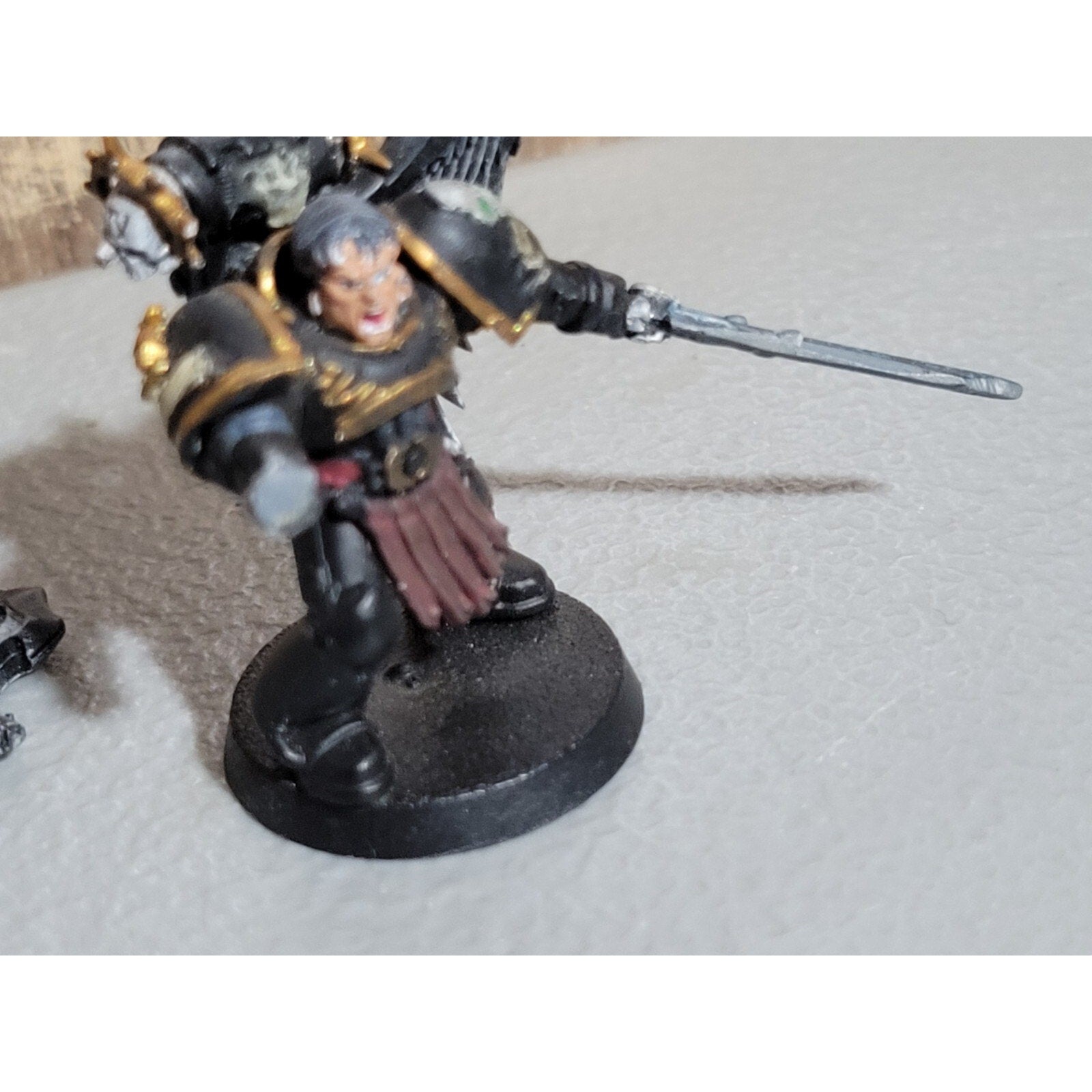 A18418 WARHAMMER 40K SPACE MARINES BLOOD ANGELS CAPTAIN LIEUTENANT CUS MISS HAND