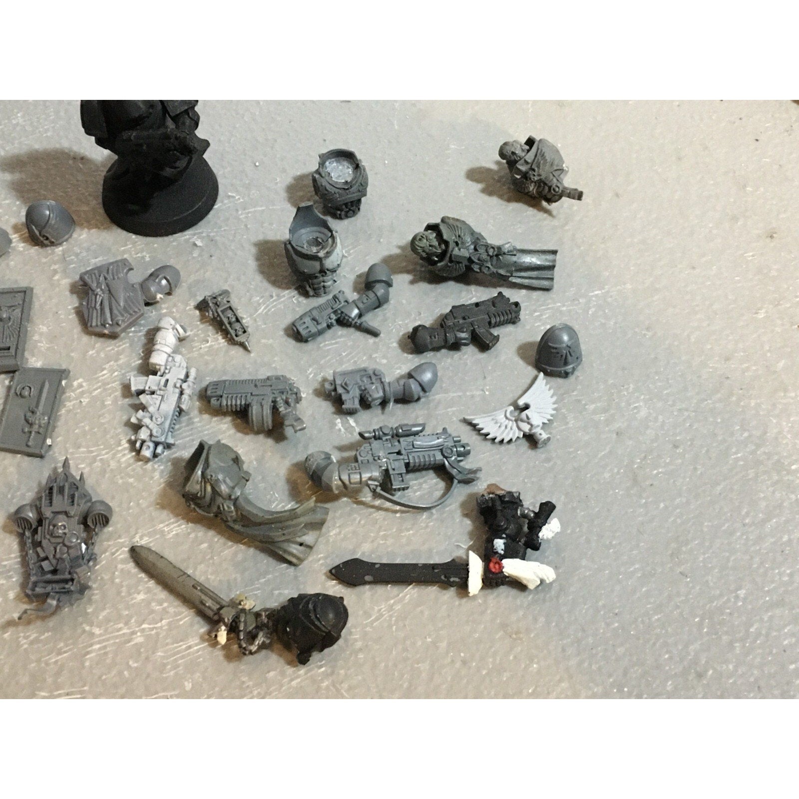 A20115 WARHAMMER 40K SPACE MARINES DARK BLOOD ANGELS BLACK TEMPLARS BITS LOT