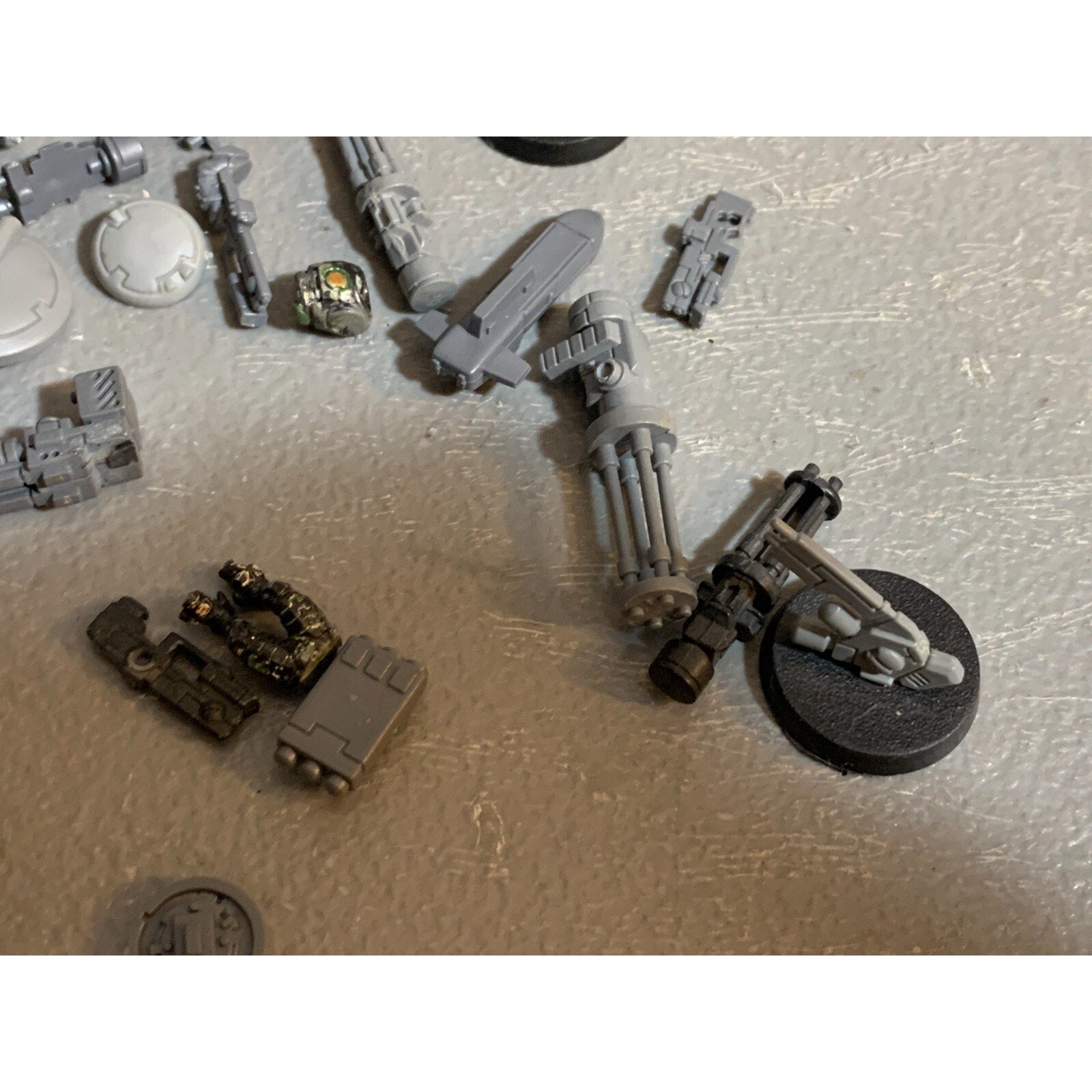 A23278 WARHAMMER 40K TAU EMPIRE BITS LOT DRONES GUNS CRISIS FEET GAMES GW