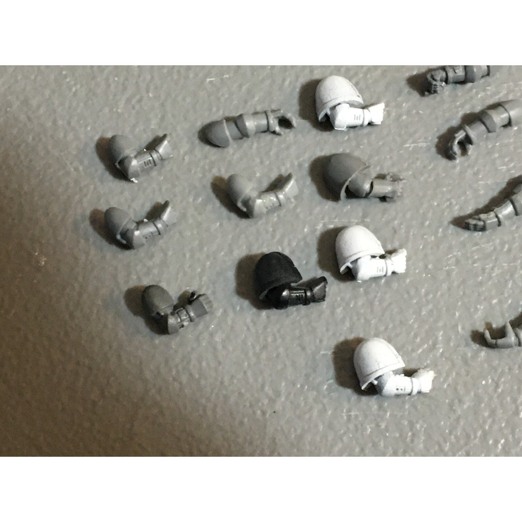 A22996 WARHAMMER 40K SPACE MARINES BITS LOT ARMS GW GAMES WORKSHOP