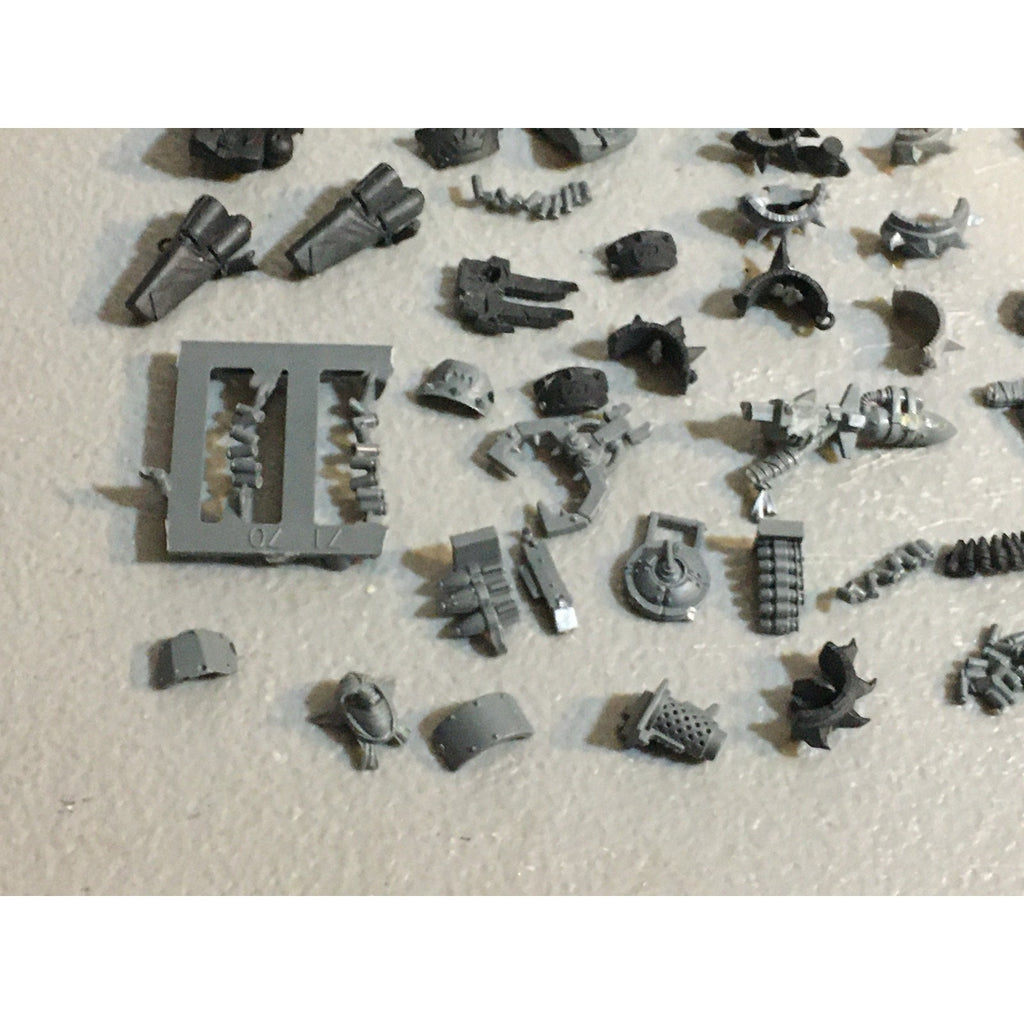 A33589 WARHAMMER 40K SPACE ORKS BITS LOT MIXED ACCESSORY ARM BACKPACK PP