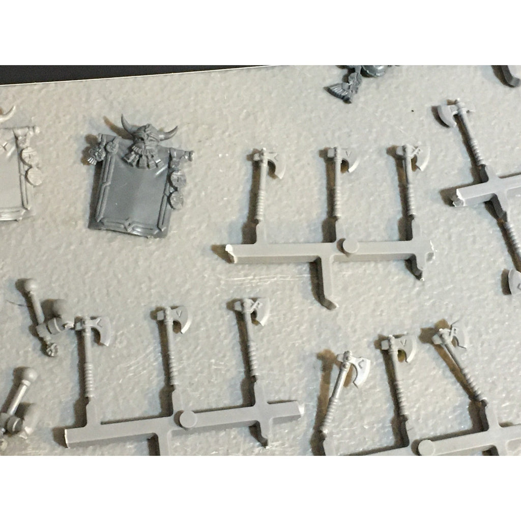 A33598 WARHAMMER FANTASY OLD WORLD DWARVES DWARFS BITS LOT BANNER AXE DRUM GW
