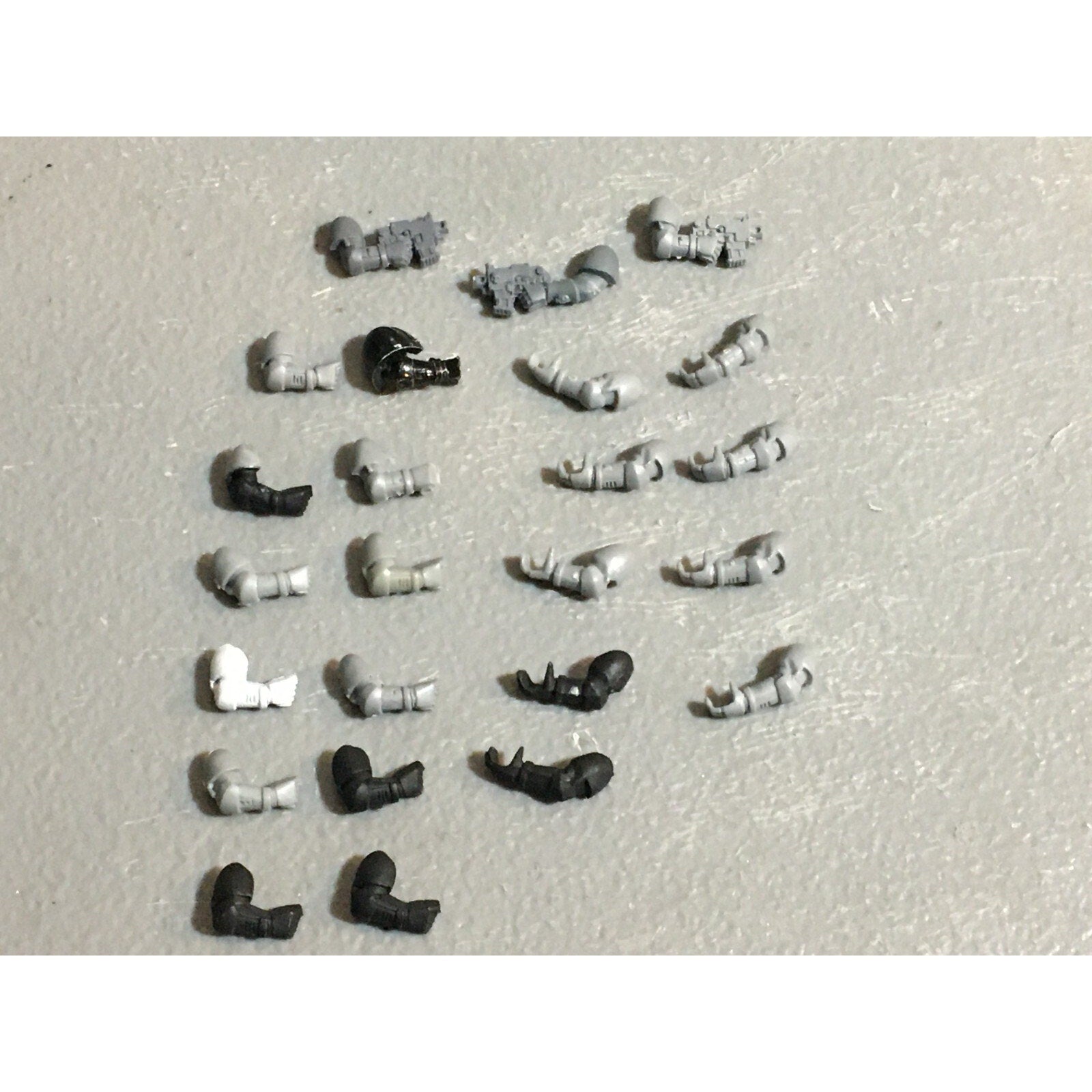 A23085 WARHAMMER 40K SPACE MARINES BITS LOT ARMS GAMES WORKSHOP GW